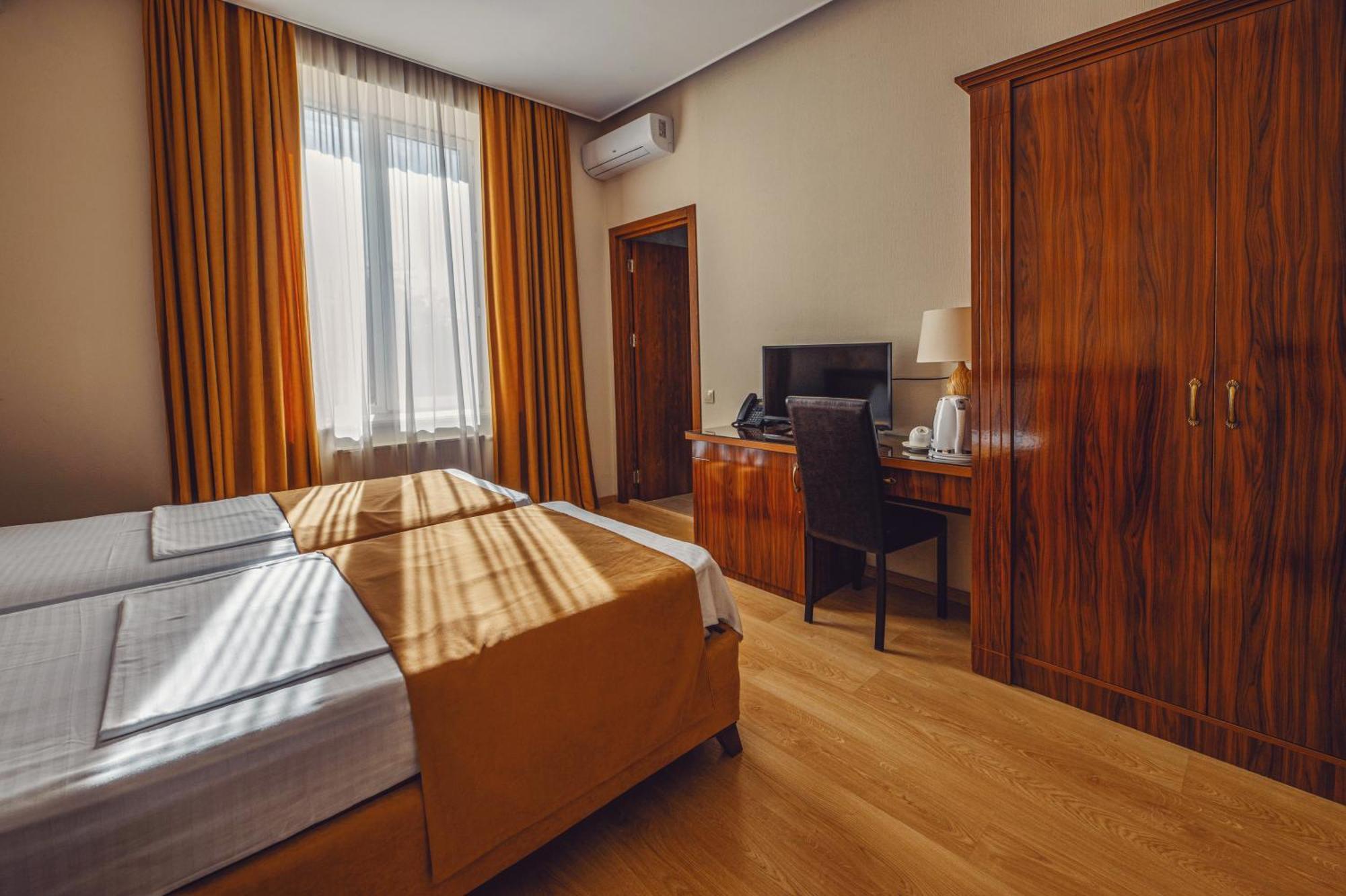 Park Hotel Tskaltubo - Balneo Resort Bagian luar foto